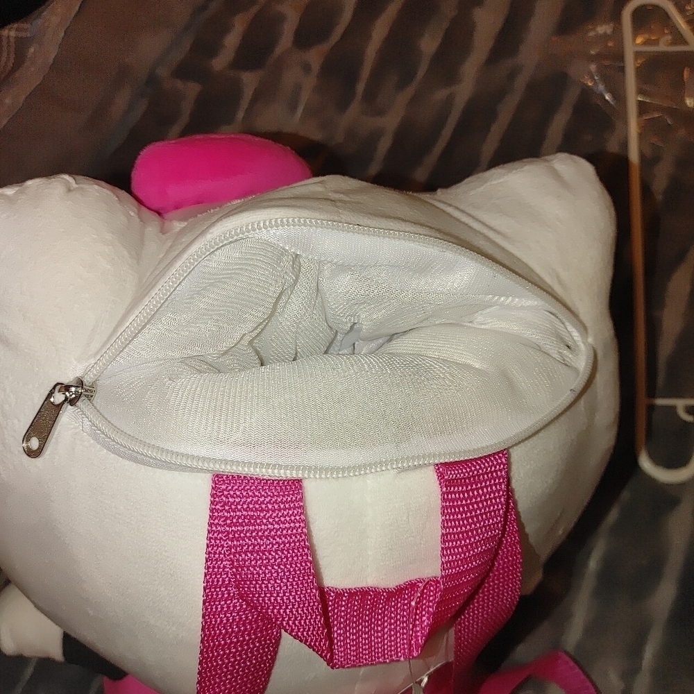 Hello Kitty Plush Backpack - Picture 3 of 7